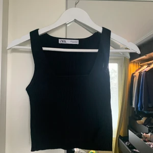 Crop top - Svart linne, ribbad, från zara