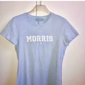 Ljusblå t-shirt ifrån Morris i storlek S.