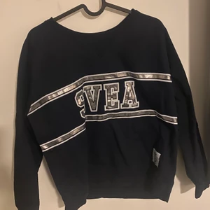 Svea tröja  - En svea tröja i storlek M men passar en S också. 