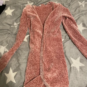 Jätte fin kofta stl 158-164 barn stl  - Bra skick! Swish finns! Köparen står för frakten om man inte kan mötas i Linköping! 