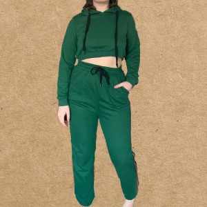 Mysigt set - Ett mysigt set i grönt i storlek M. Använt en gång! 