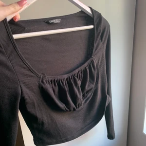 Svart topp Shein - Aldrig använd, ser ut som den vita på 💕 Köpare står för frakt