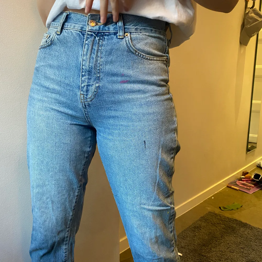 Baggy jeans från Gina, lite färg på men jättecoola. Jeans & Byxor.