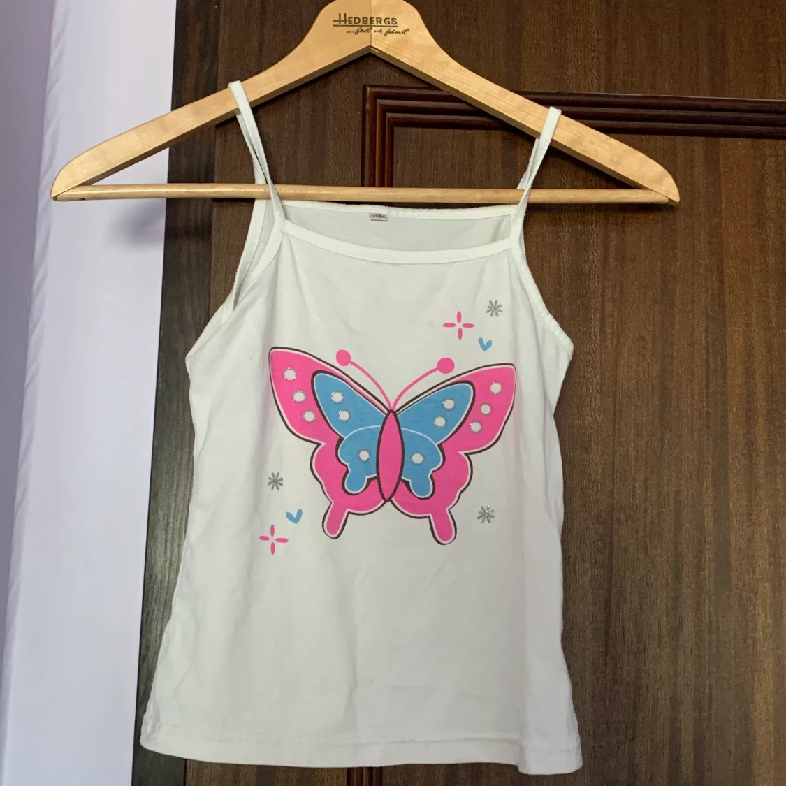 Vitt linne med fjäril på - 90