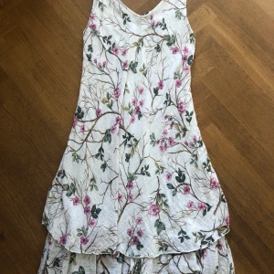 Klänning - Sommarklänning. Strlk 36. Endast använd 1 gång. Supersöt! 