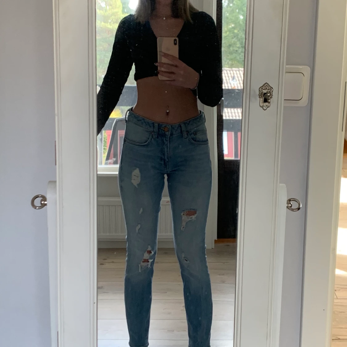 Low-waist jeans