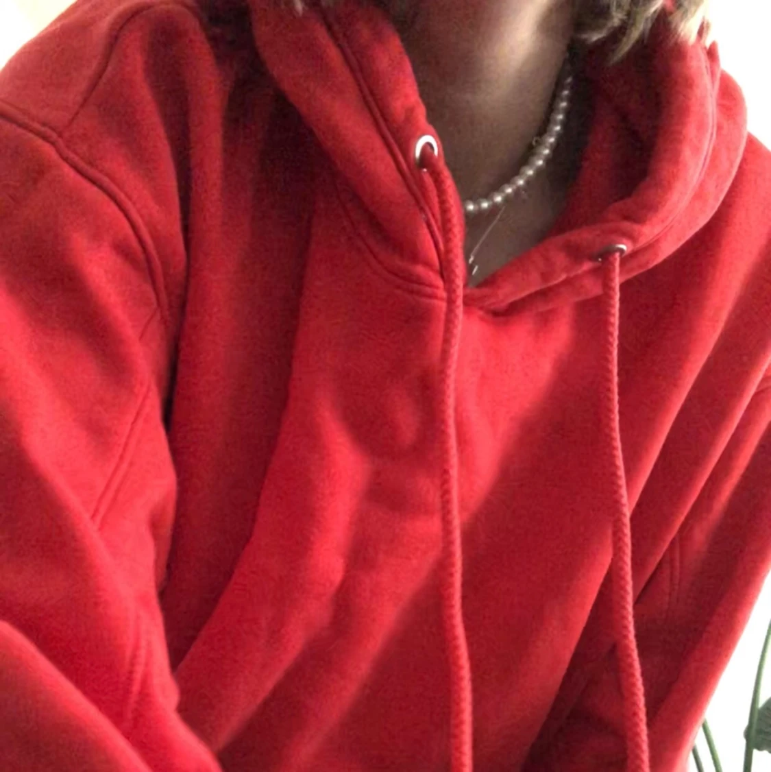 Röd hoodie