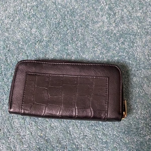 Plånbok - Stor plånbok, knappt använd 