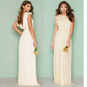 Balklänning, str 34-36 - Superfin, oanvänd, balklänning från Nelly, säljs inte längre. Storlek 34, aningen stor i storleken, väldigt strechig i midjan samt djup i ryggen så passar absolut en 36 också. Resåren i midjan är ca 60 cm men kan sträckas till ca 105 cm. Hela klänningens längd är 155-160 cm men kan ju självklart sys upp. Nypris ca 800 kr. Fraktkostnaden delar vi på :)