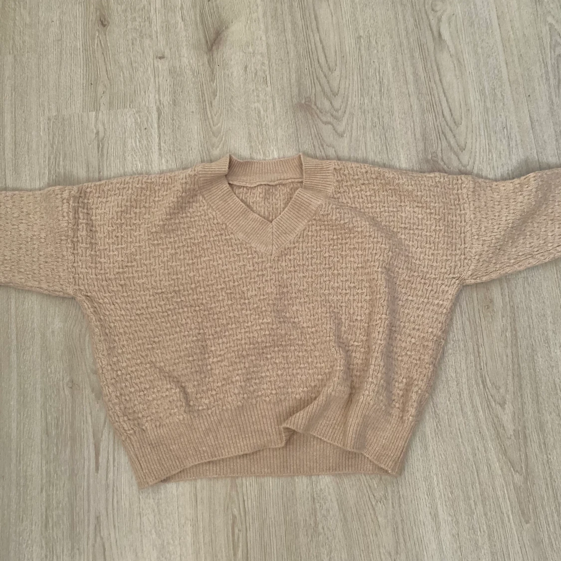 OANVÄND STICKAD TRÖJA