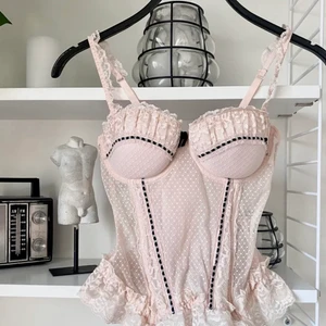 Sötaste korsett toppen - Köpte denna här på plick för 200 men då den inte riktigt passade som jag ville säljer jag nu vidare den!❤️ köparen står för frakten