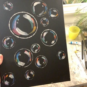 Tavla  - Säljer denna tavla med bubblor på. 100kr + 45kr frakt