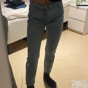 Junkyard girlfriend jeans  - Använda fåtal gånger- nyskick. Köpta för 400kr