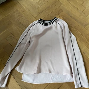 Rosa blus från River Island - Rosa blus från River Island. Väldigt skön och fin blus.🥰 Frakt tillkommer. 