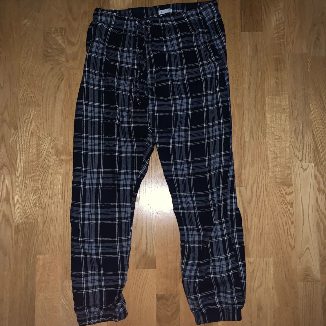 Blåa pyjamasbyxor
