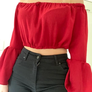 Boohoo vinröd magtröja/topp - Oanvänd boohoo tröja storlek 36 