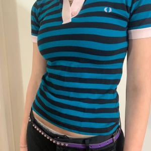 Tröja fred perry - Jättesnygg pike från fred perry! Är i jättebra skick, knappt använd💕 Är i strl 36, så passar XS-S!