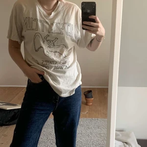 Led Zeppelin tshirt - Säljer denna Led Zeppelin tshirten som är köpt på Urban Outfitters. Stl S-M och säljes för 150kr + frakt😍
