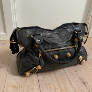 Balenciaga Black Lambskin City Giant 21 - Använd fåtal gånger. Mått: höjd: 25cm, längd: 38.5cm