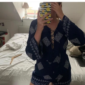 Playsuit  - Playsuit storlek 34. Använd 1 gång. Bud från 70kr💗