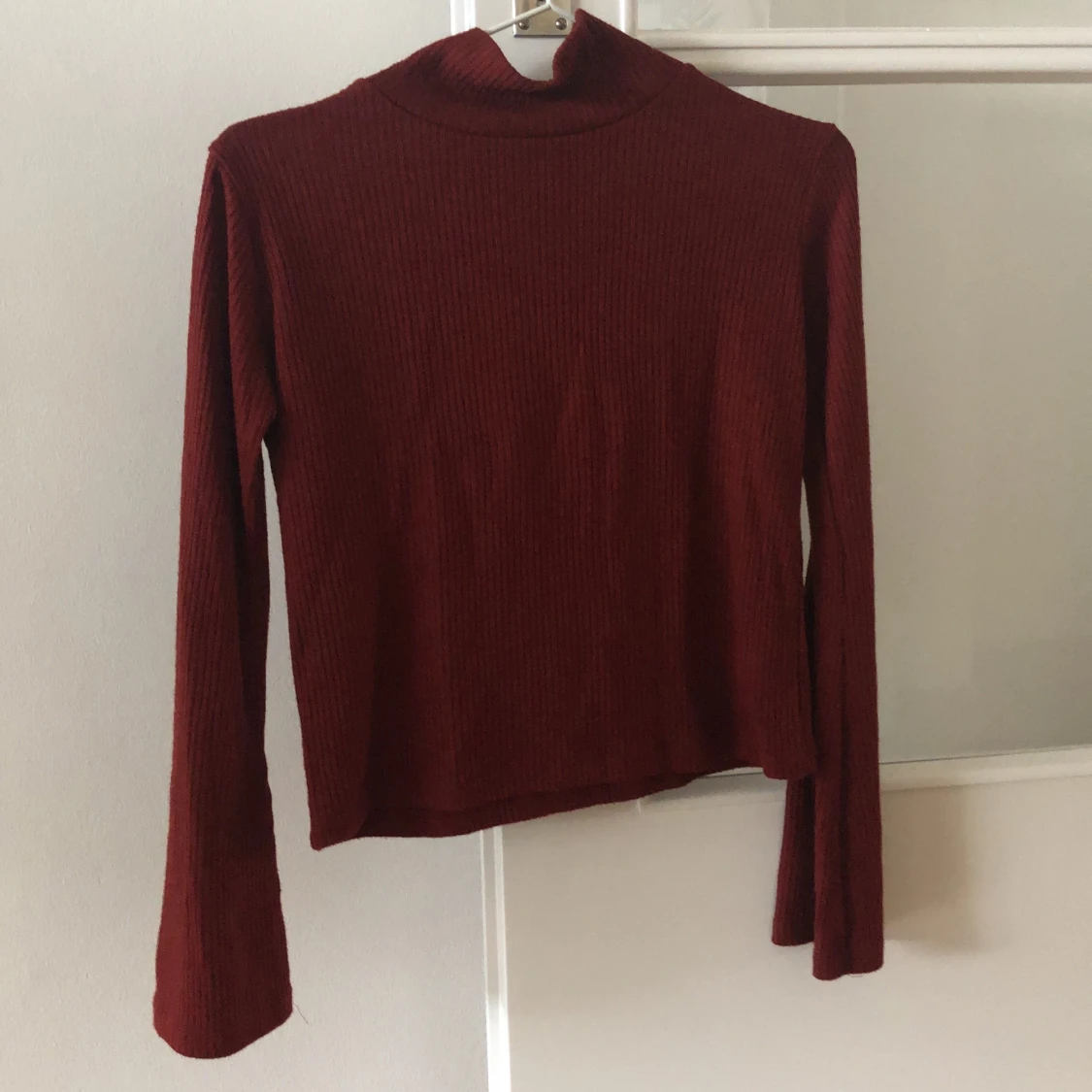 Vinröd Pull&Bear tröja i storlek S - 90