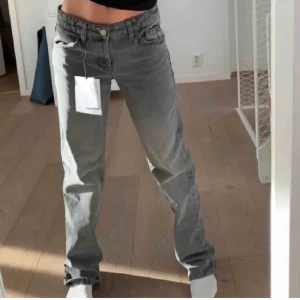 Zara jeans - Säljer dessa populära zara jeans i storlek 38💖💖 köp direkt för 370 kr + frakt