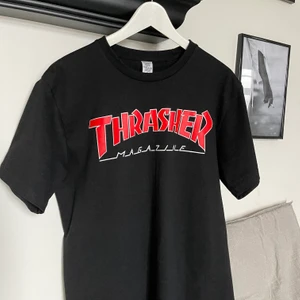 TRASHER t-shirt - INTRESSEKOLL! En unik trasher T-shirt köpt på second hand för ca 2 år sedan. Snygg till sommaren. EJ äkta! Storlek M. Skriv privat för fler bilder!