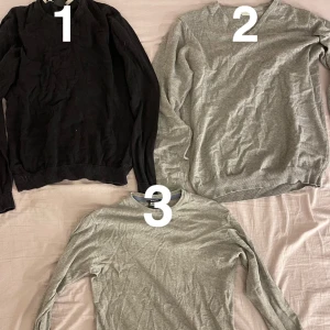 Långärmade tröjor - 1: Strl S. 2: Strl L. 3: Strl S. En för 75kr eller alla för 150kr. Hämtas i Sollentuna. 