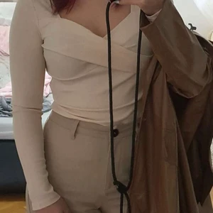 Blus - Oanvänd, storlek S, aprikos färgad 