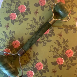 Guashs - Guasha roller och skiva  Helt oanvänd! Roller=90kr+frakt 