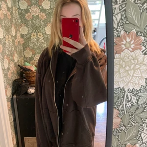 Brun oversized hoodie  - Brun oversized hoodie från hm. Aldrig använt den.😌 Sann till storleken! 