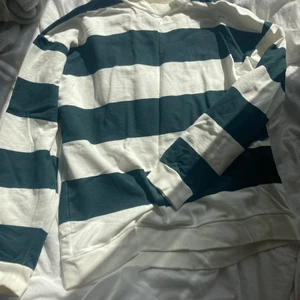 randig sweatshirt  - en oversized sweatshirt som är grön och vitrandig🌲 