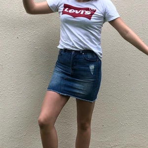 Jeanskjol  - Snygg och bekväm jeanskjol som tyvärr blivit för liten för mig 