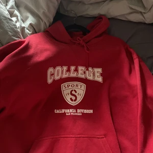 oversized hopdie  - jätte fin oversized hoodie använd men fortfarande i bra skick ❤️