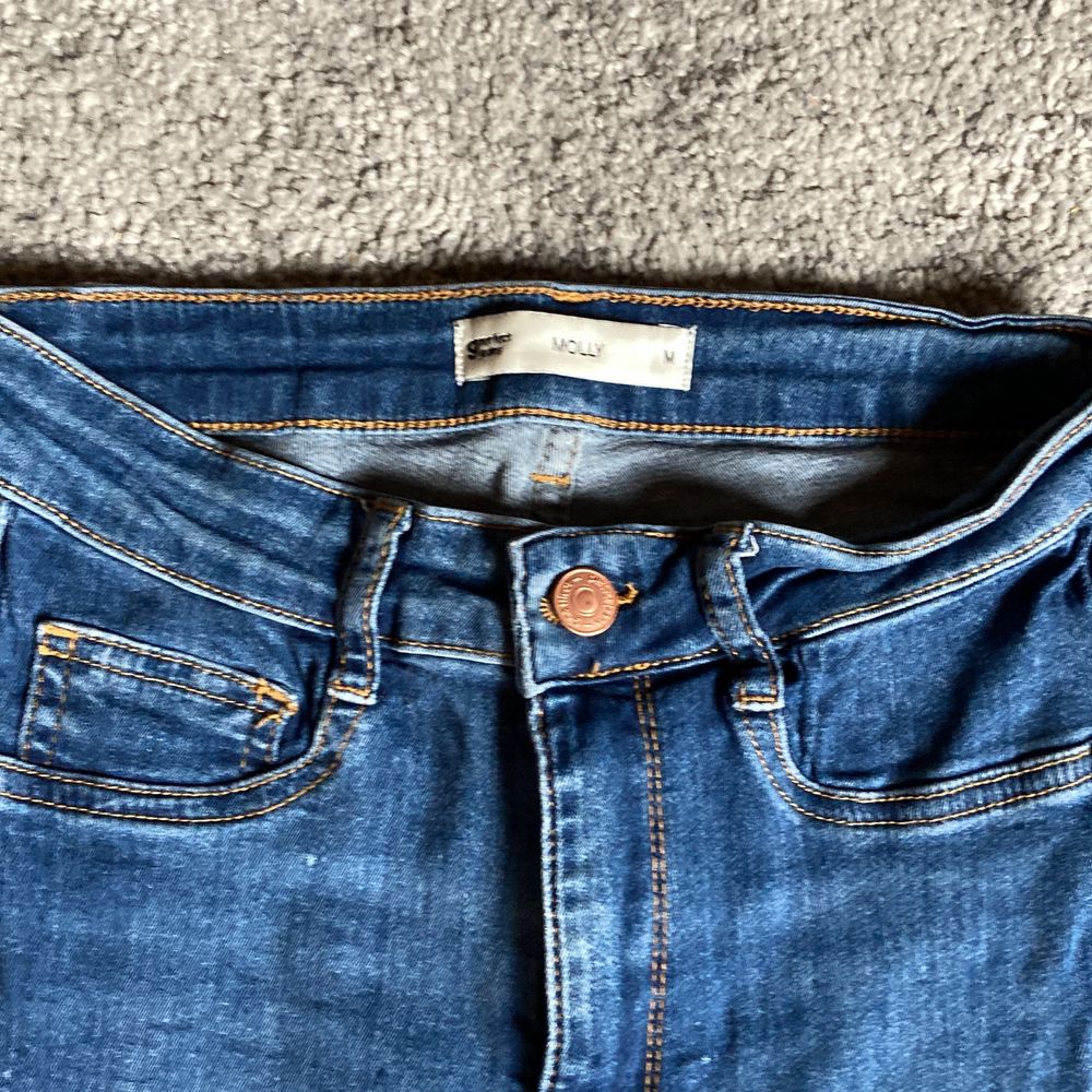 Fina Molly high waist jeans i storlek M. Använda men i fint skick. Första bilden är lånad från hemsidan. Kan skickas eller hämtas upp.⚡️. Jeans & Byxor.
