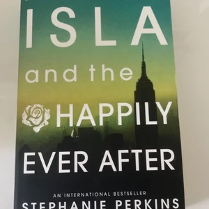 Bok - En bok i helt nytt skick på engelska. Jag har inte orkar läsa boken så den har bara legat på min bokhylla och dammat.