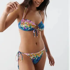Säljer denna bikini från Gina Tricot, aldrig använd! Nypris 400kr för båda delar 