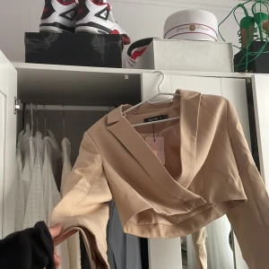 Beige kavaj MISSGUIDED - Pris går att diskuteras! Helt oanvänd