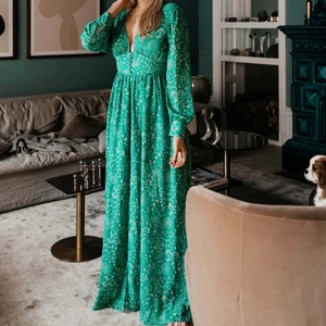 Adoore Grön Sommarklänning  - Slutsåld klänning från ADOORE SPRING/SUMMER . NYPRIS 1495 - MITT PRIS 1000 Använd 2 gånger 