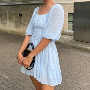 Klänning  - Använd 1 gång. 