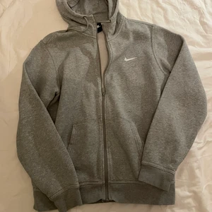 Nike hoodie Grå - Skick 9/10 Storlek L passar M