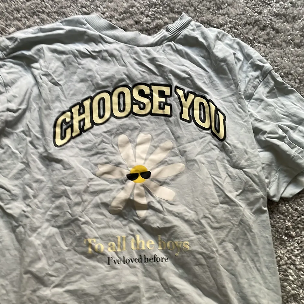 Choose you t-shirt, 70kr + frakt, ska ge mig en juvapplåd för att jag suttit och lagt upp över 10 plagg💪🏼💪🏼💪🏼. T-shirts.