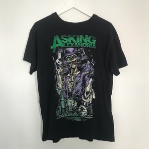Asking Alexandria  - Asking Alexandria T-shirt storlek XL men är liten i storleken 