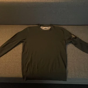 Stone island tröja  - En Stone Island tröja i storlek xl men passar storlek L och M, väldigt väl sköt.  Ps, Pris kan diskuteras 
