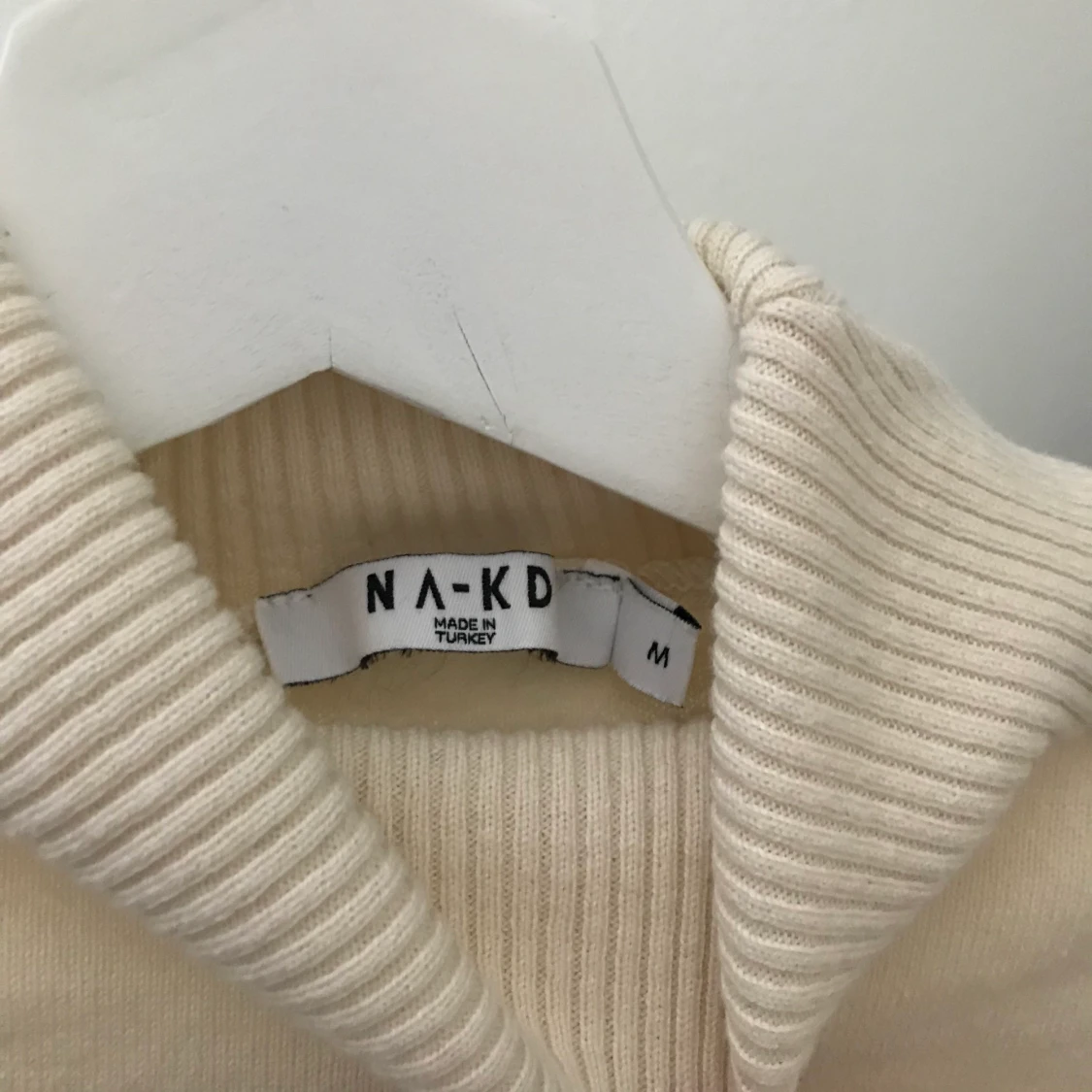 Beiga tröja med krage  - 91