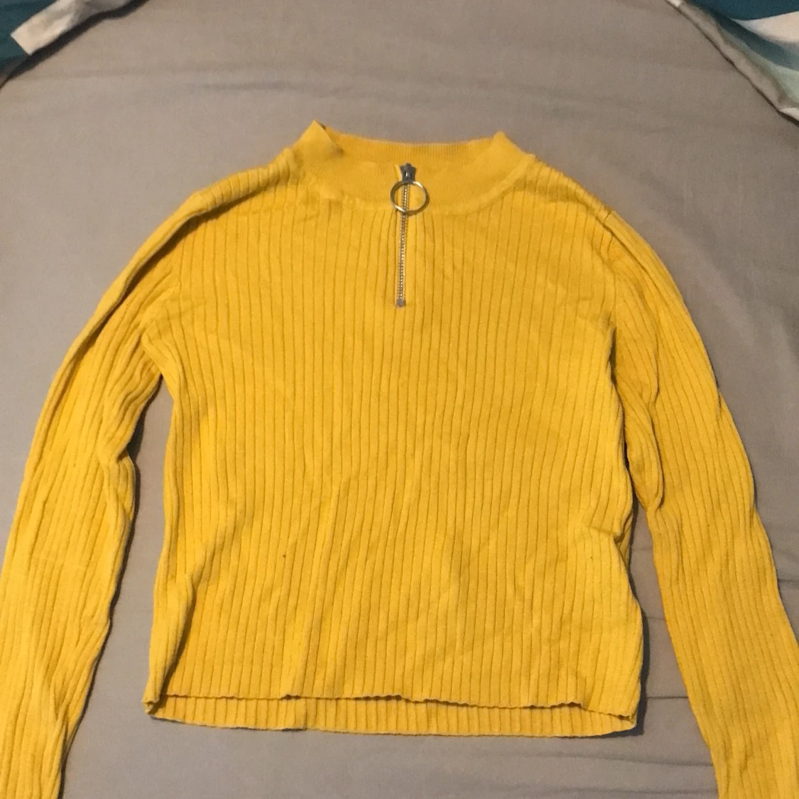 Gul jättefin tröja med dragkedja 