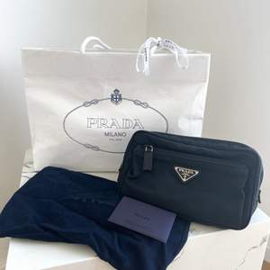 Sälj nu min Prada bletbag använd 2 ggr , finns lite repor (se bild 2 ) Annas helt ny !! Ny pris på hemsidan 10500