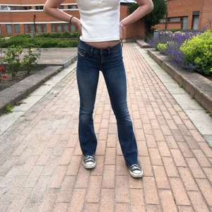 Diesel jeans  -  bootcut Diesel jeans som är som nya, aldrig använt där av säljer💕jeansen passare någom som äe lite mindre och kortare i storlek, skriv privat för mer bilder eller frågor 💕 (pris kan diskuteras)