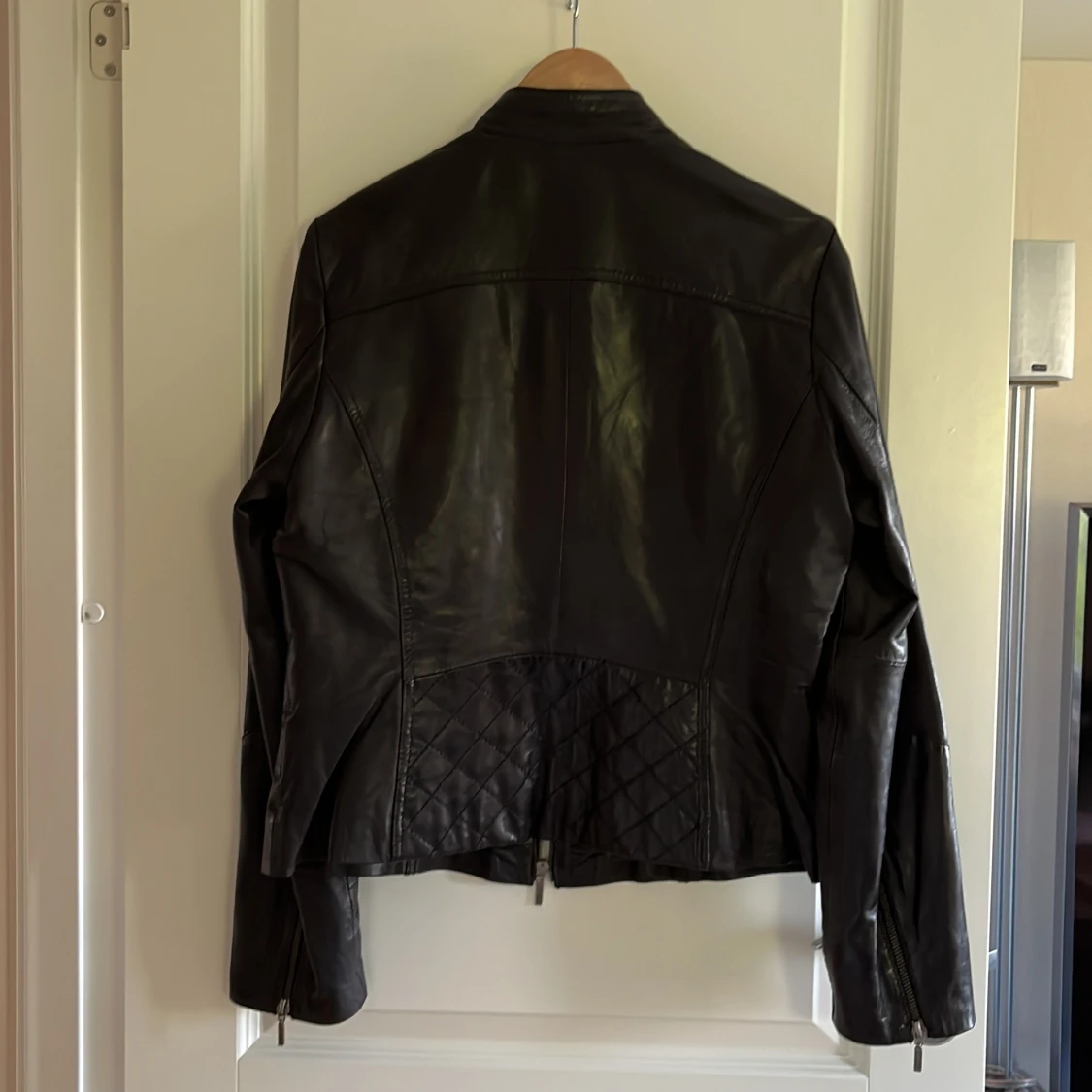 Svart skinnjacka från Saki - 90