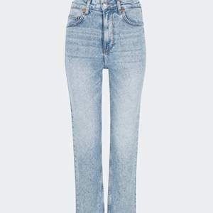 Jeans ifrån bikbok i storlek xs. Knappt använda. Korta på mig som är 172cm. Säljer för 100kr, köparen står för frakt.
